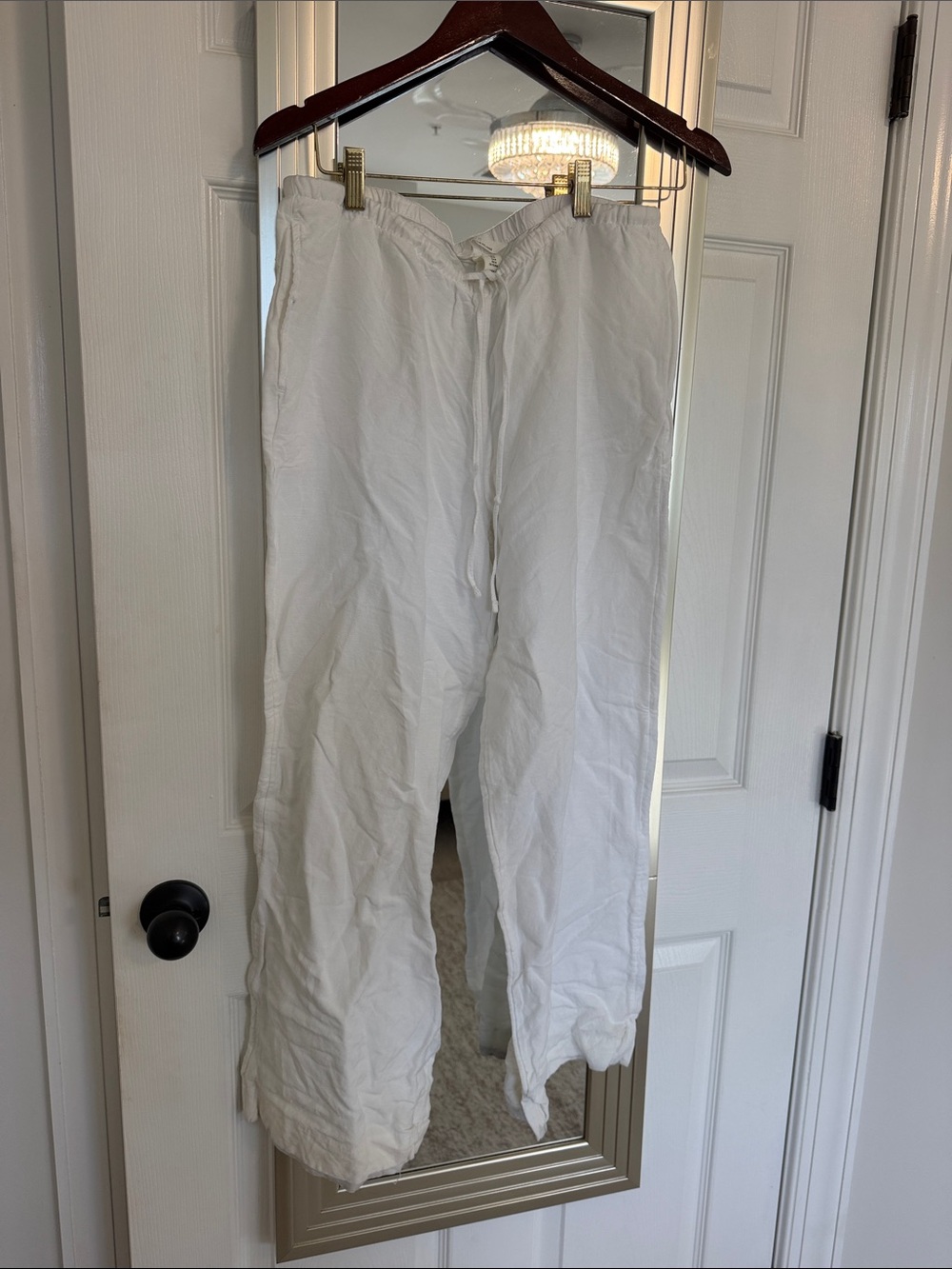 White women’s linen Relaxed Drawstring Pants